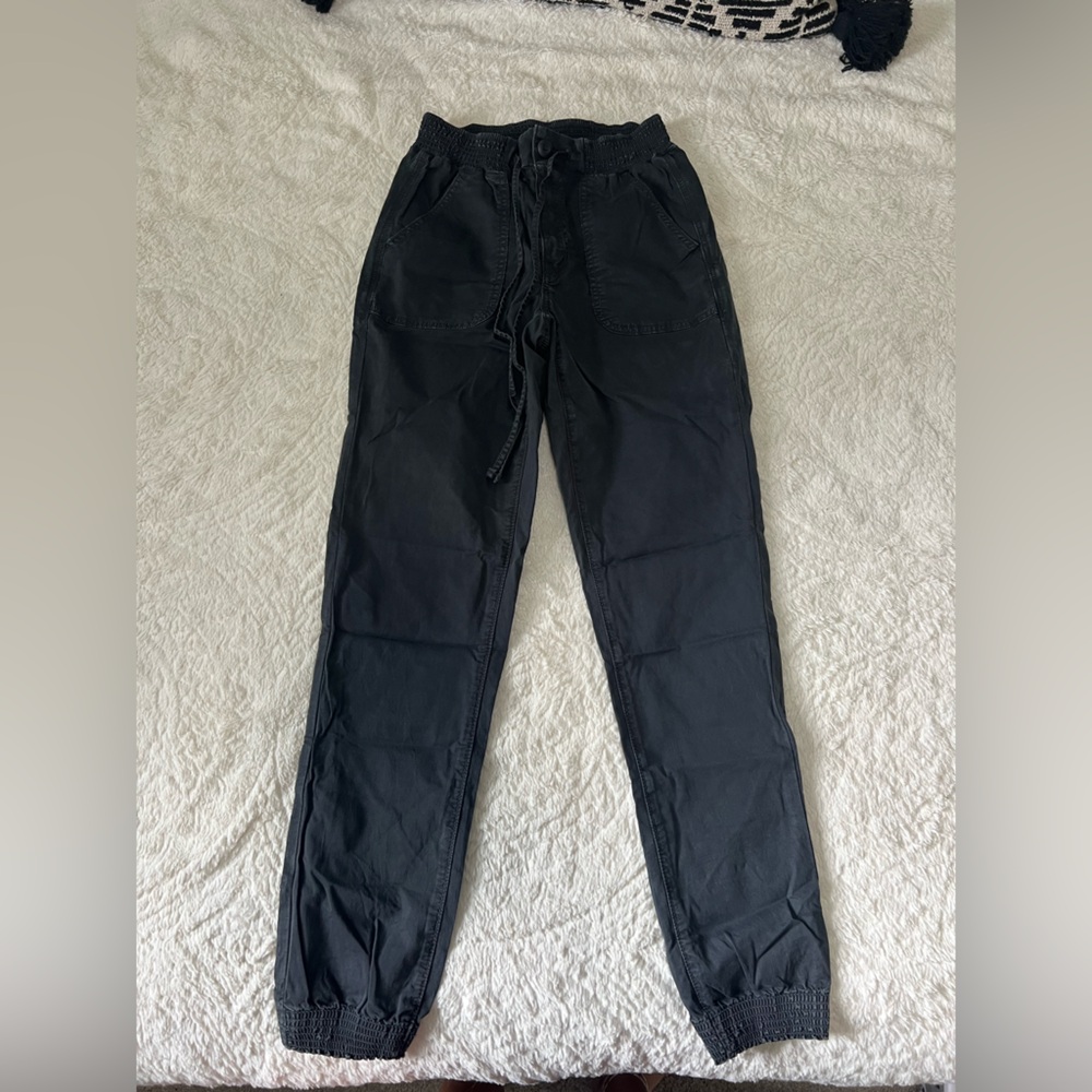 American eagle cargo joggers
